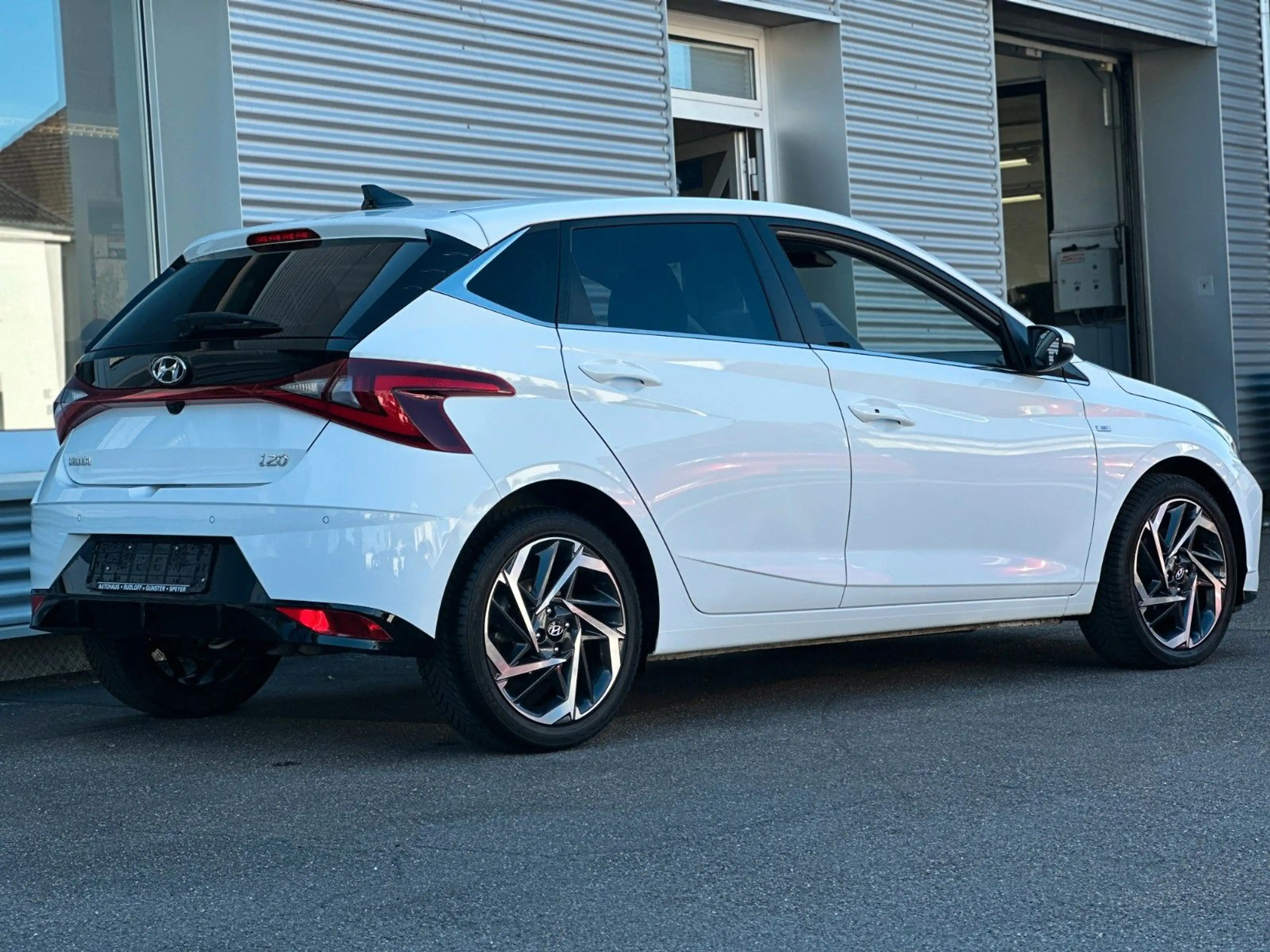 Hyundai i20 1,0 AT NAV/LED/PDC/CAM/CLIMAA/KEYLESS/4SEASO — photo 3