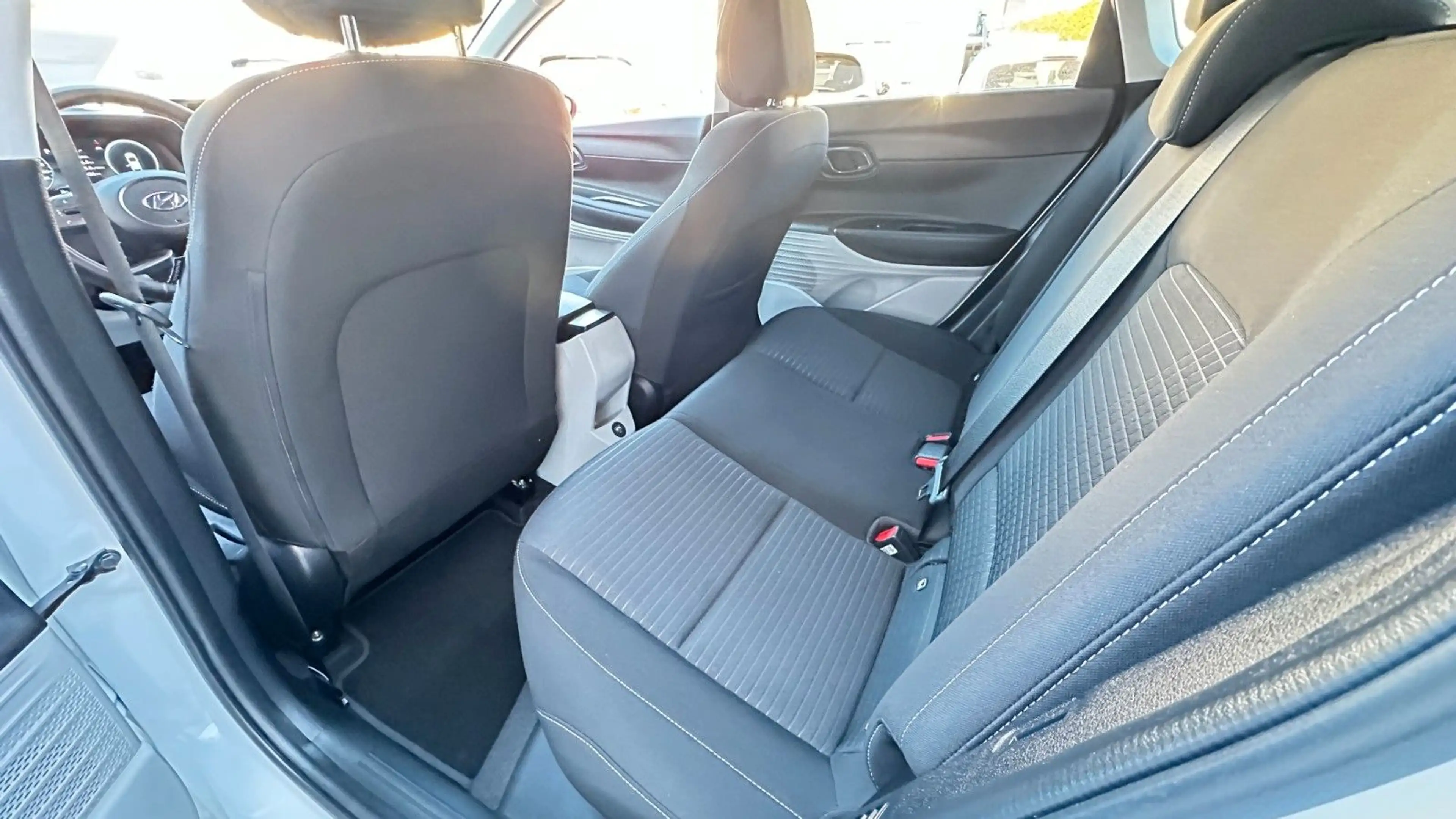 Hyundai i20 1,0 AT NAV/LED/PDC/CAM/CLIMAA/KEYLESS/4SEASO — photo 6