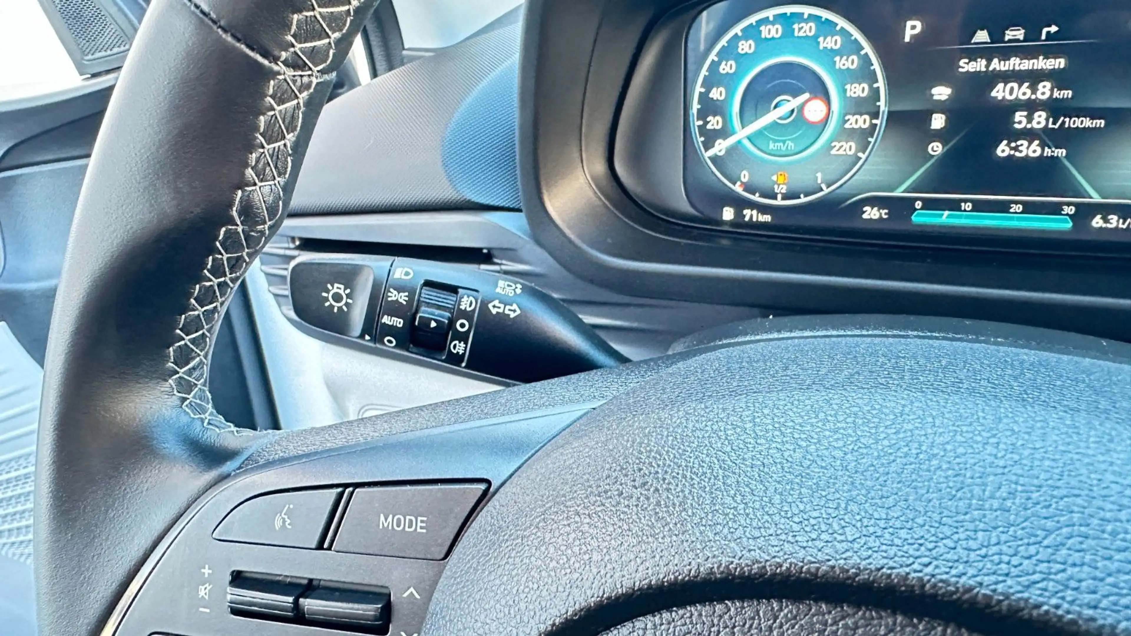 Hyundai i20 1,0 AT NAV/LED/PDC/CAM/CLIMAA/KEYLESS/4SEASO — photo 13