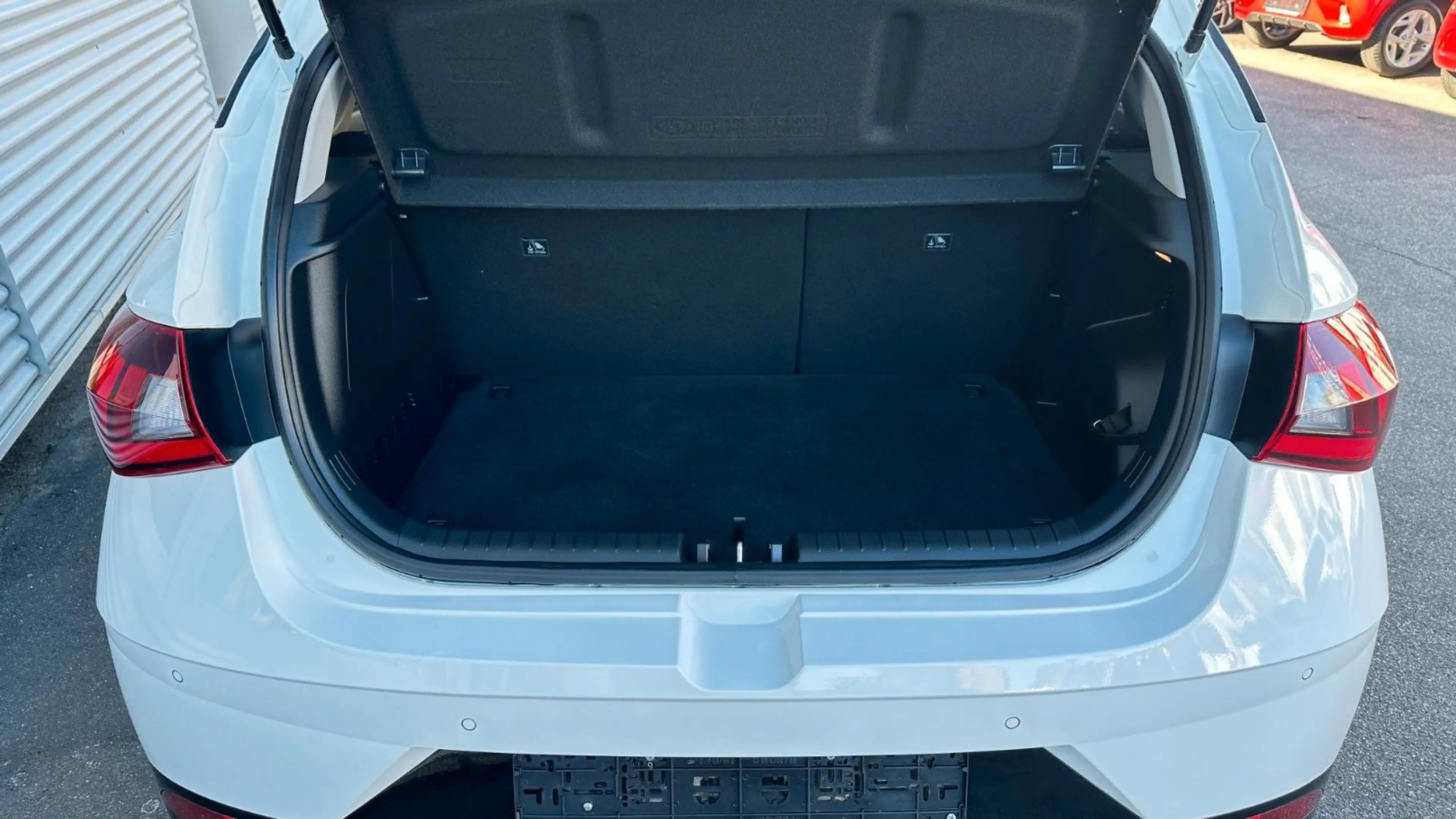 Hyundai i20 1,0 AT NAV/LED/PDC/CAM/CLIMAA/KEYLESS/4SEASO — photo 5