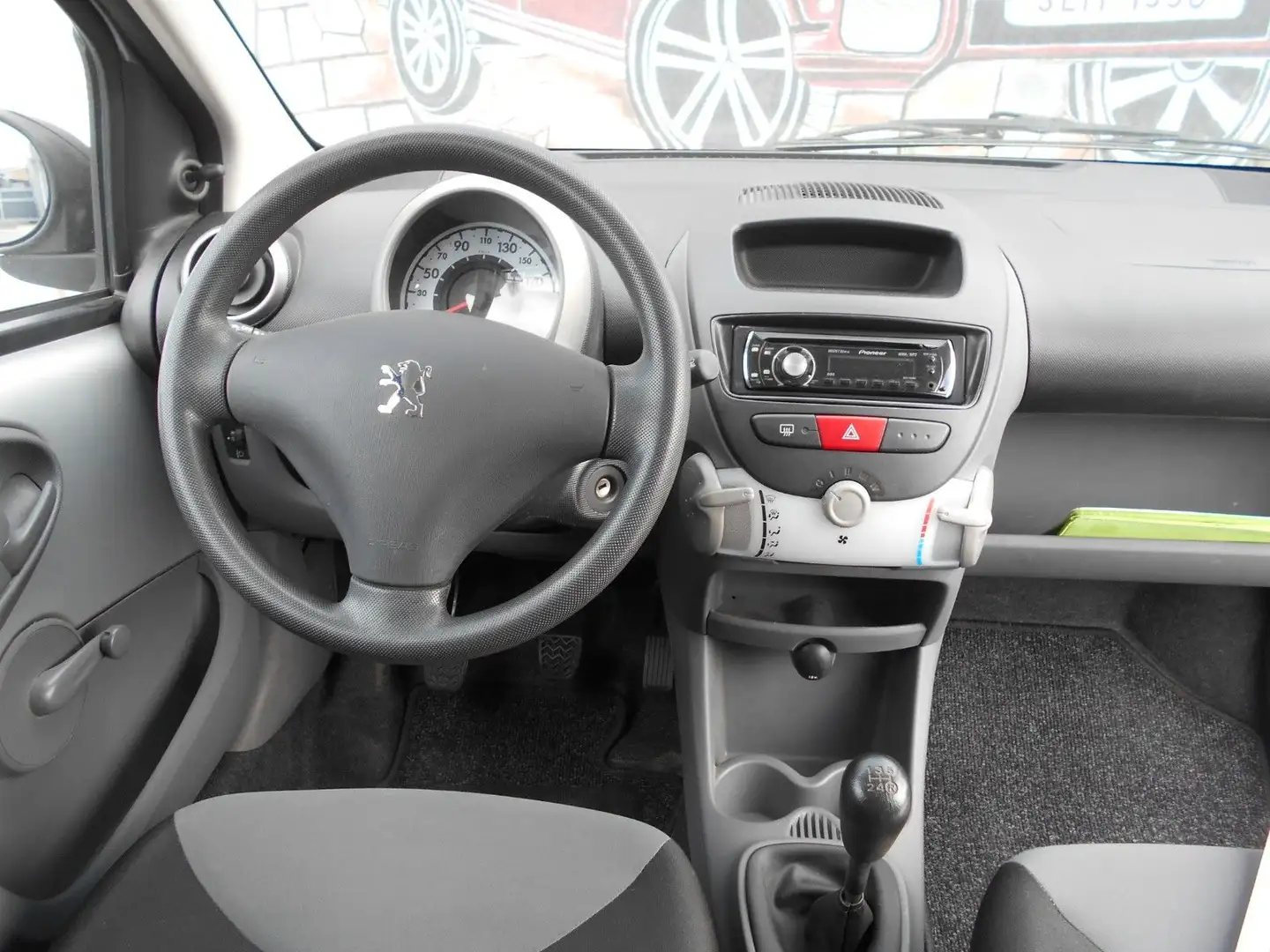 Peugeot 107 1.0 Petit Filou Grau - 2