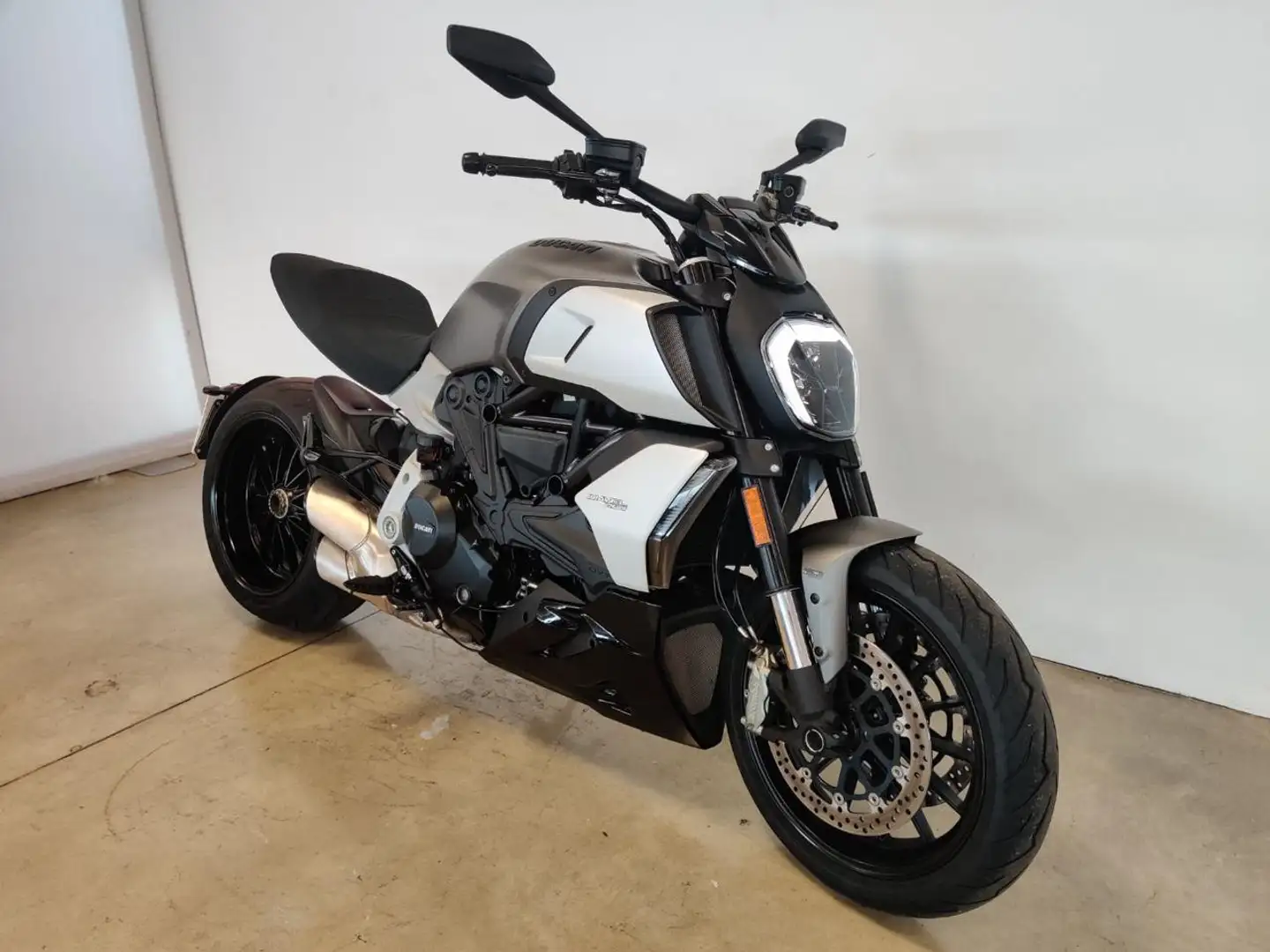 Ducati Diavel 1260 GRAY Grigio - 2