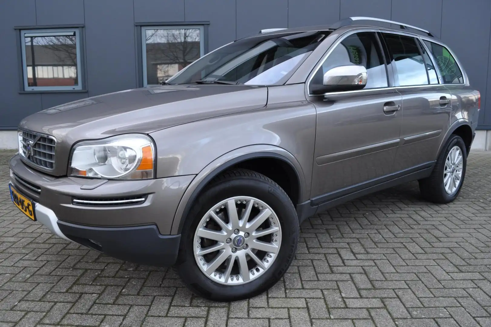 Volvo XC90 3.2 Executive, netto € 15.750, bijtel vriendelijk! Bruin - 2