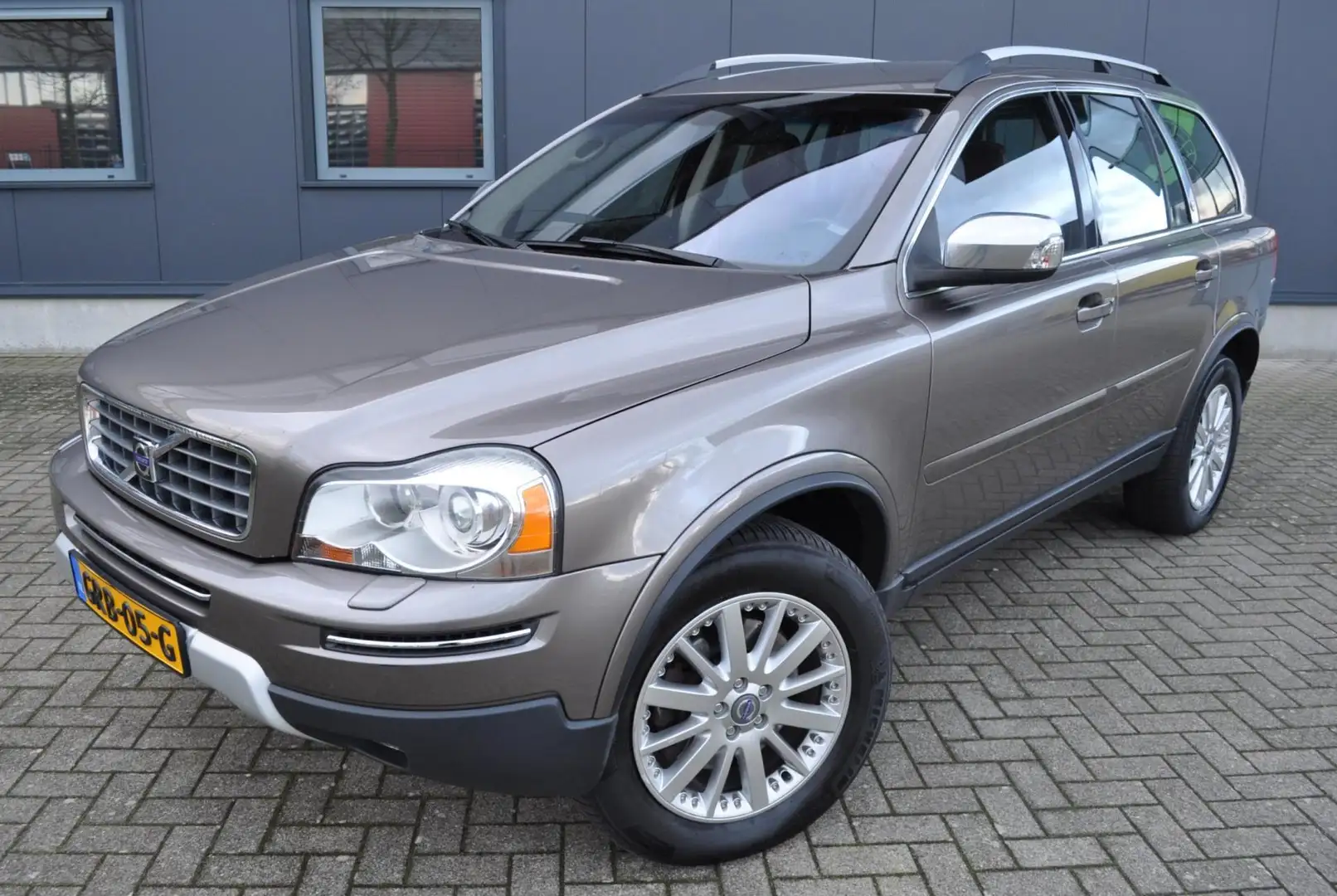 Volvo XC90 3.2 Executive, netto € 15.750, bijtel vriendelijk! Bruin - 1