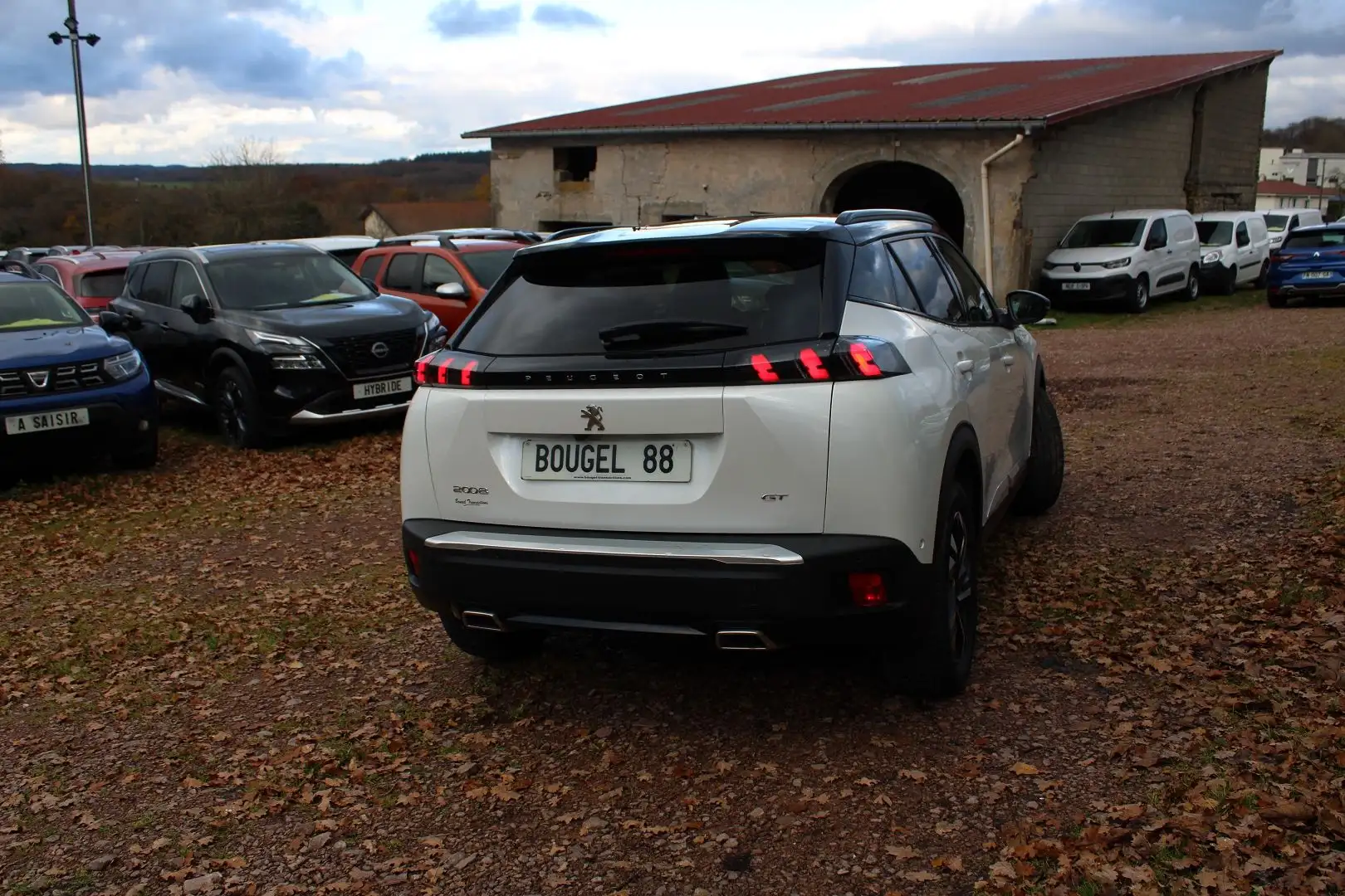 Peugeot 2008 GT ESSENCE 130 CV BICOLOR BOITE 6V CAMÉRA GPS 3D USB FULL LEDS ESP TOIT PANO ABS Blanc - 2