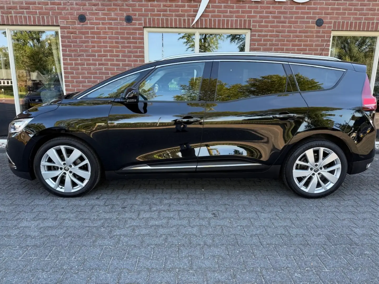 Renault Grand Scenic 1.3 TCe Limited TREKHAAK / RIJKLAAR / NAVI / CLIMA Zwart - 2