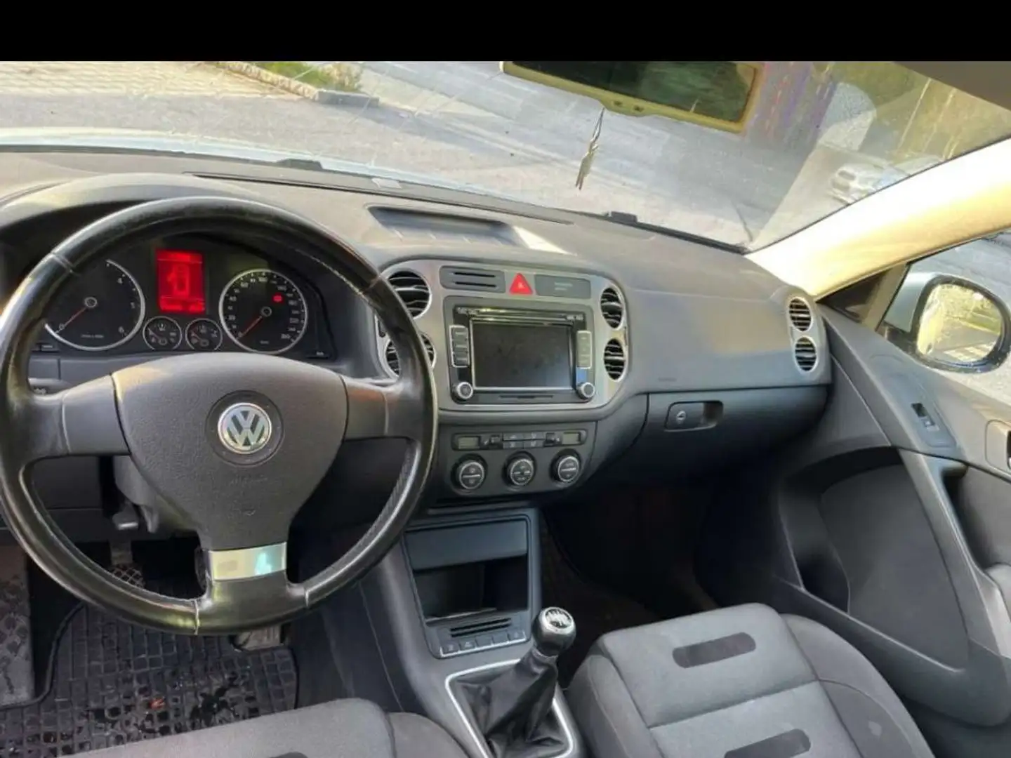 Volkswagen Tiguan 2,0 TDI CR DPF 4Motion Sport Silber - 2