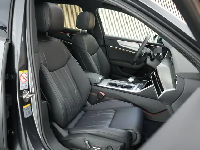 Audi A6 Avant view 5
