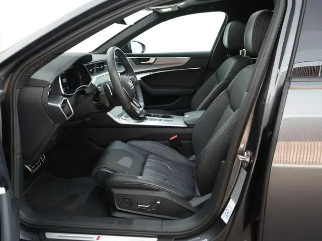 Audi A6 Avant view 8