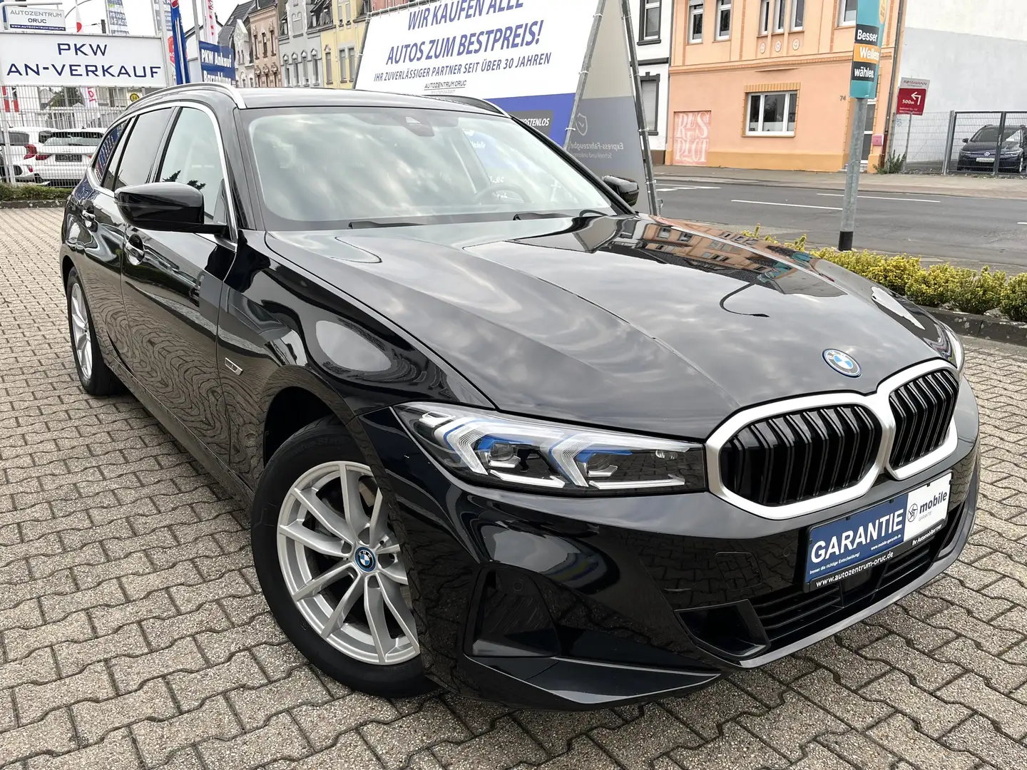 BMW 330 e Touring xDrive*Widescreen*ACC*HUD*H&K* Schwarz - 2