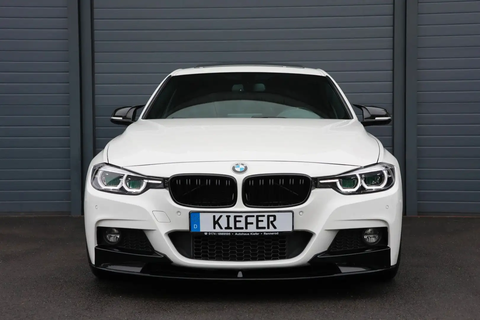 BMW 330 i xDrive M/360/APPLE/SHZ/LHZ/TOTW/KAMERA/R19 Weiß - 2