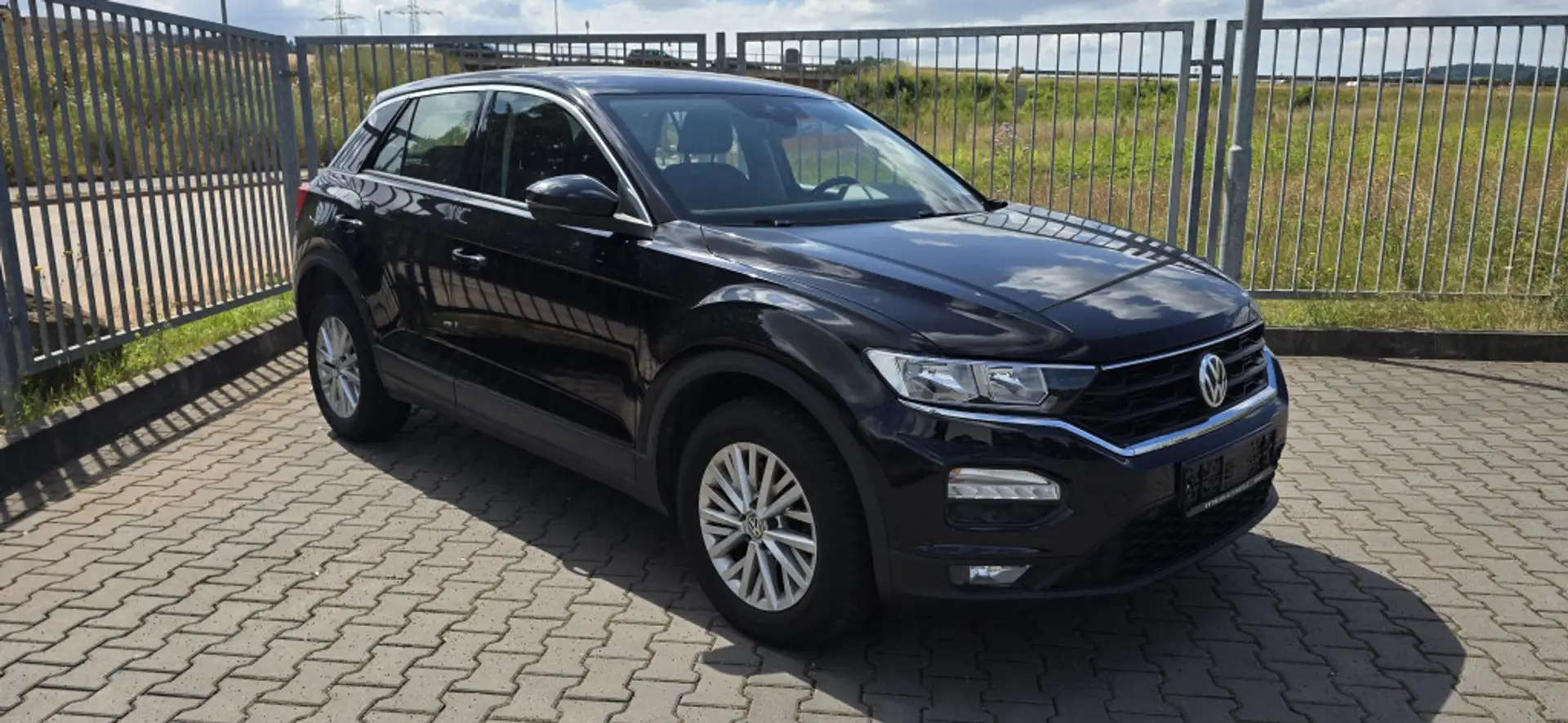 Volkswagen T-Roc 1.6 TDI Klima Sitzheizung Apps PDC DAB Schwarz - 1