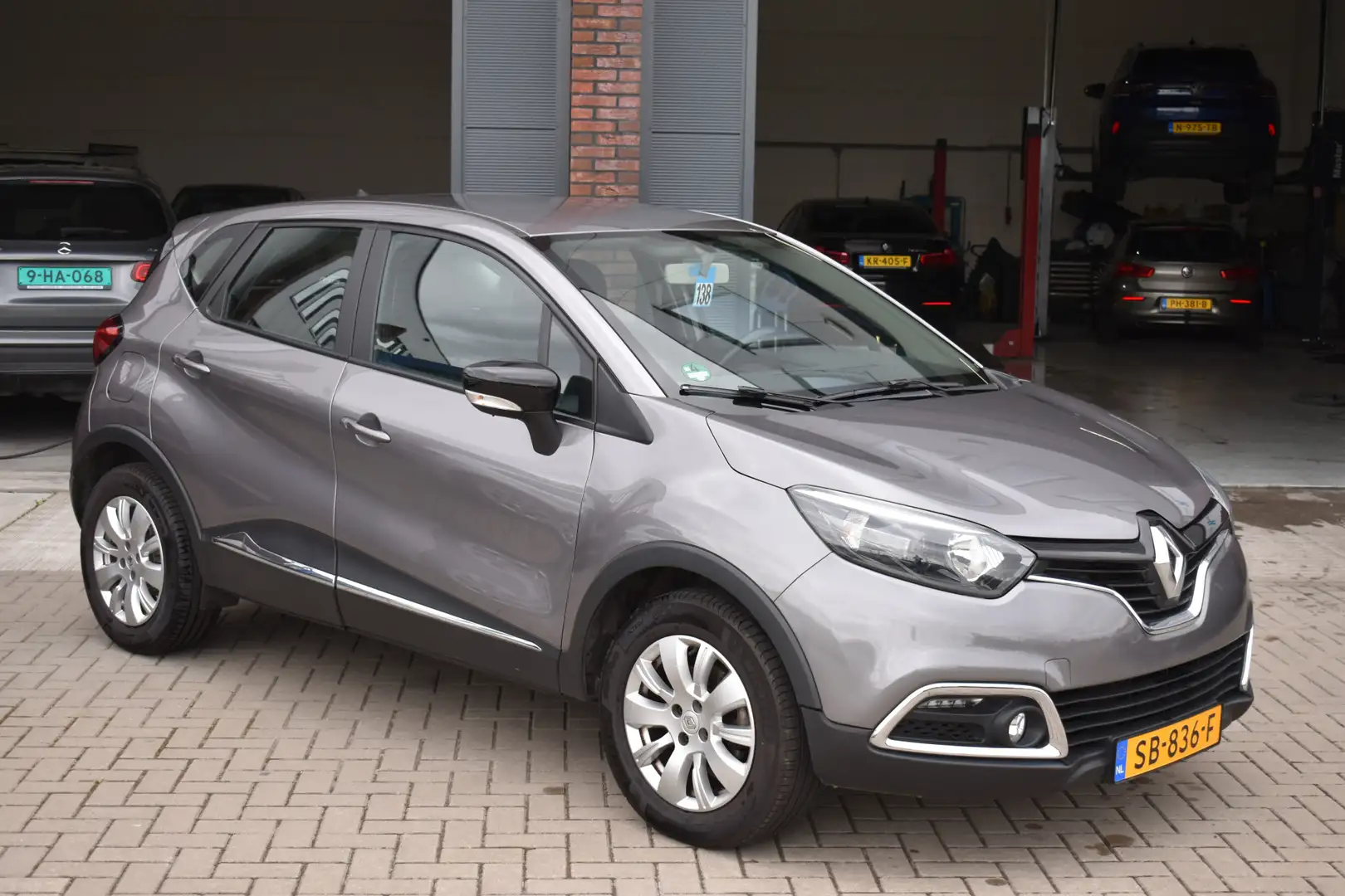 Renault Captur 1.5 dCi Dynamique Grijs - 1