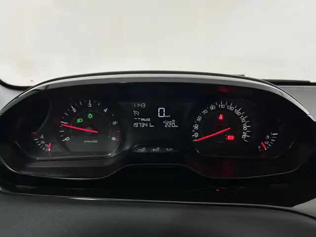 Peugeot 208 view 12