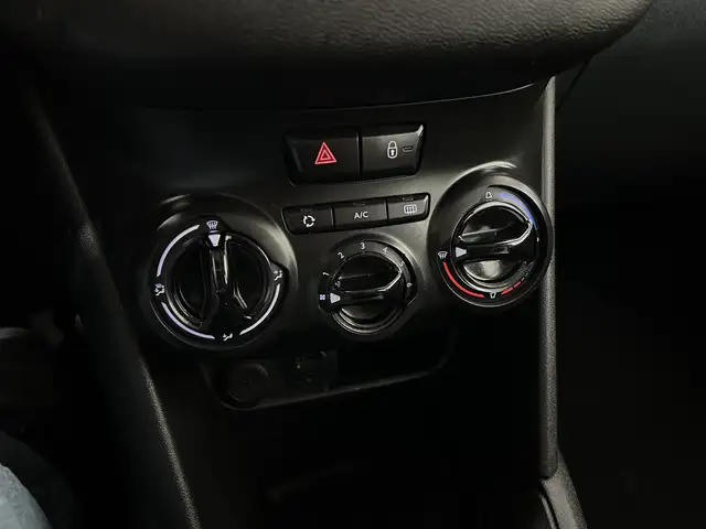 Peugeot 208 view 14