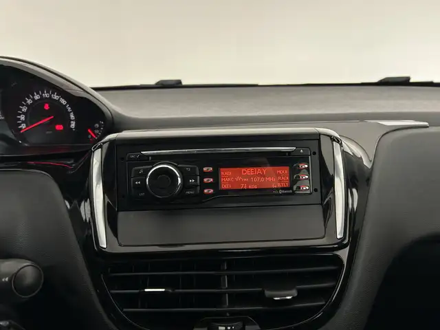 Peugeot 208 view 13