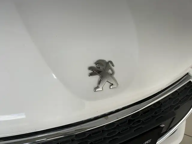 Peugeot 208 view 4