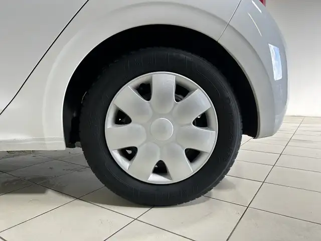 Peugeot 208 view 7