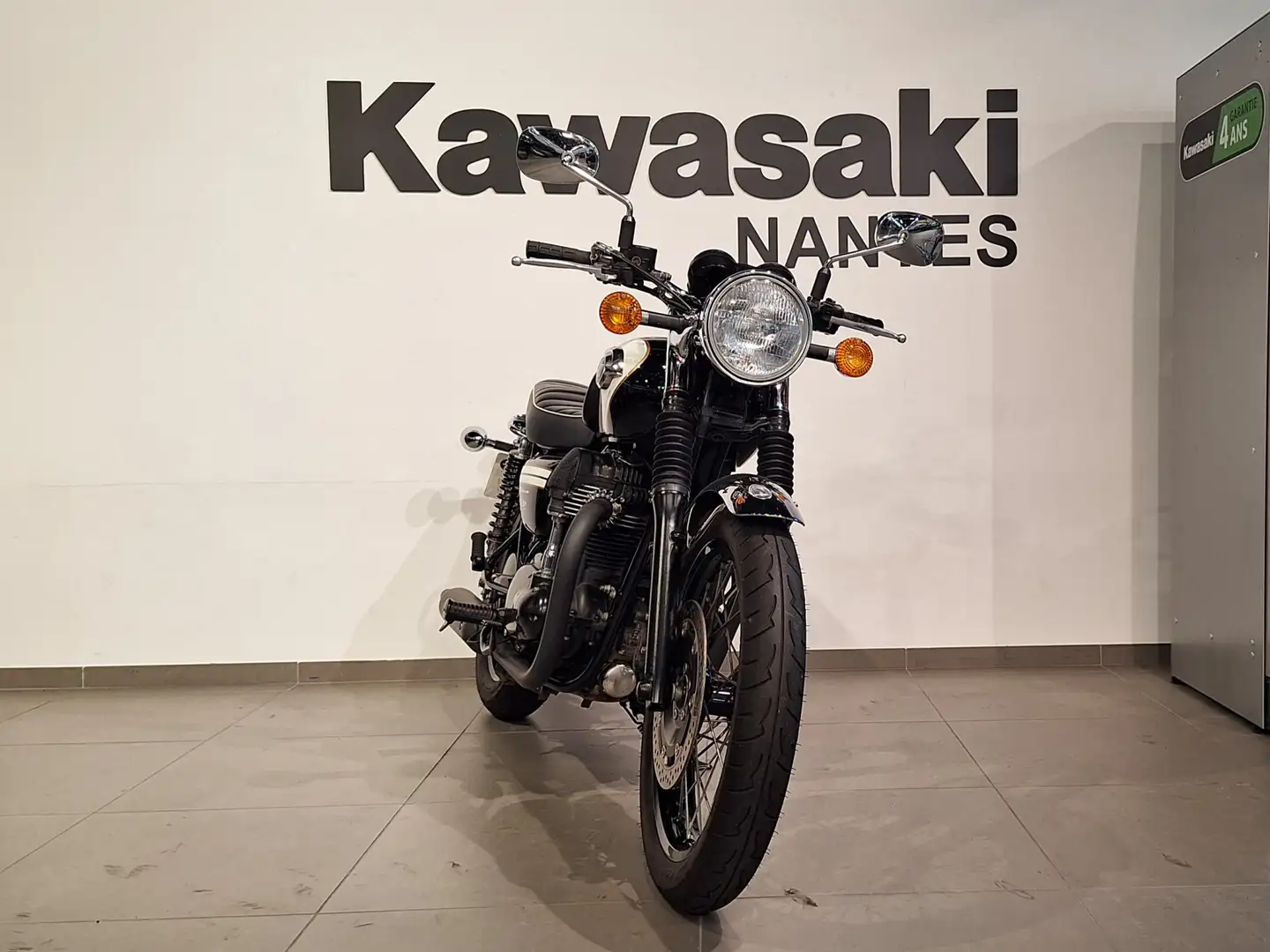 Kawasaki W 800 srebrna - 1