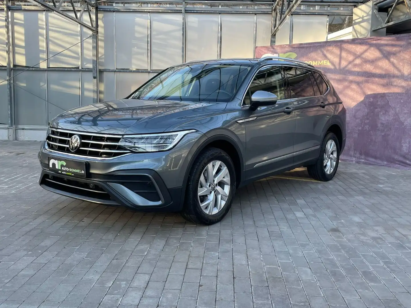 Volkswagen Tiguan Allspace TDI DSG 4M Life LED Nav AHK HUD Grau - 1