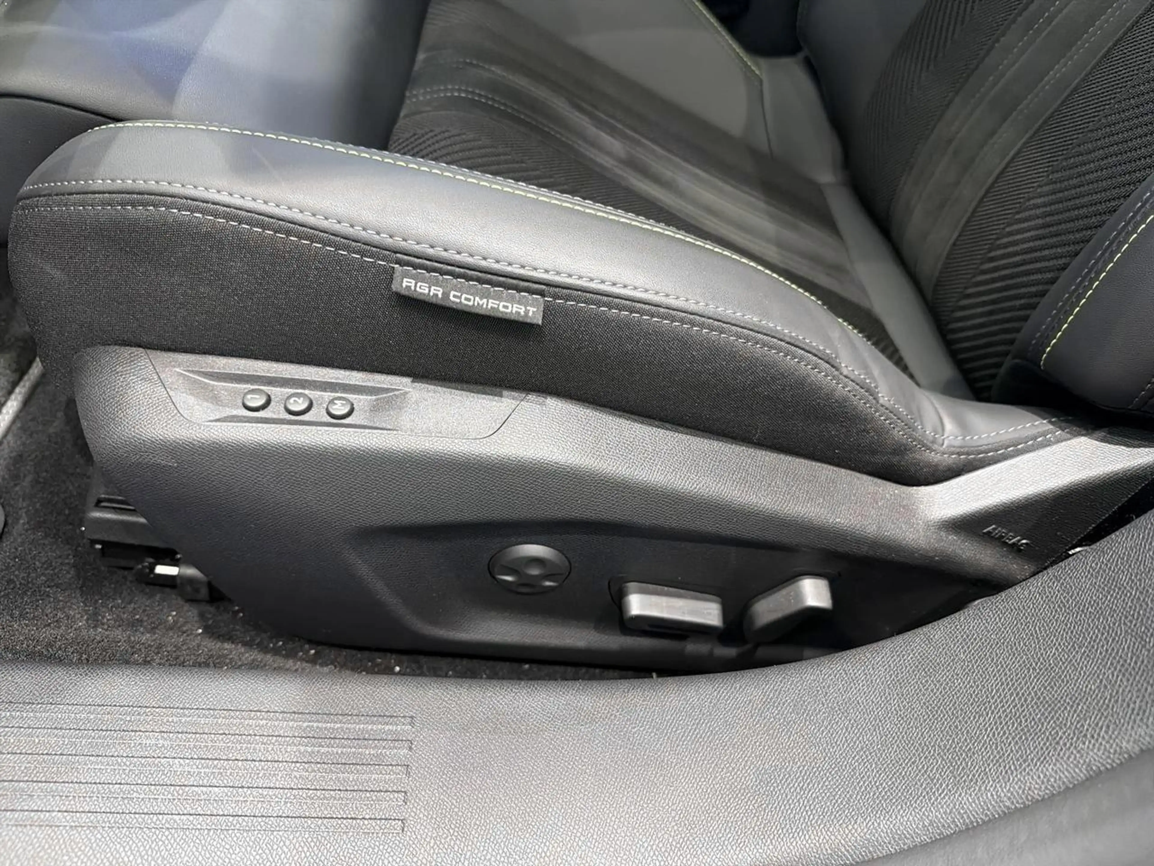 Peugeot 308 1.2 HYBRID 145 e-DSC6 GT // NRM-DEMO — photo 15