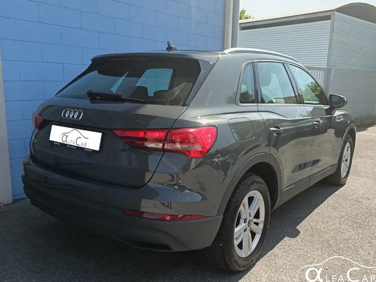 Audi Q3 35 TFSI S tronic Business Gris - 2