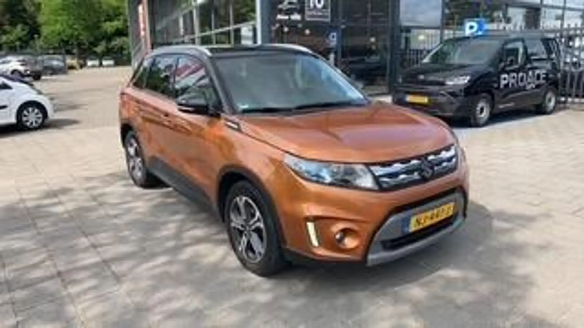 Suzuki Vitara 1.6 High Executive Oranje - 2