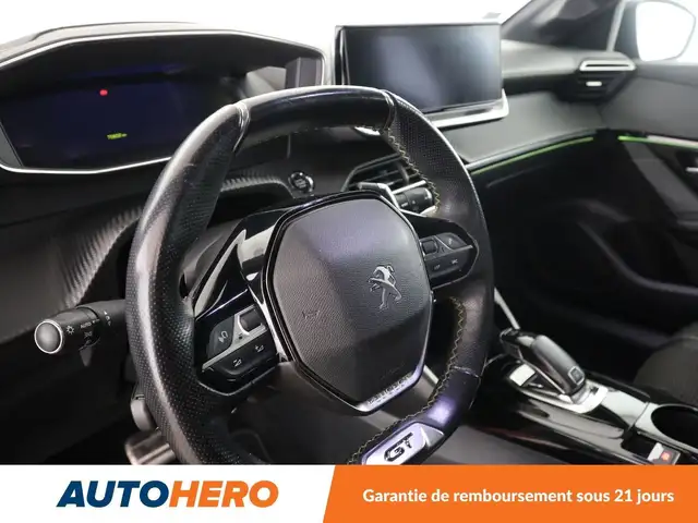 Peugeot 208 view 11