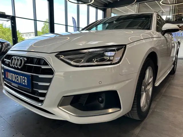 Audi A4 Avant view 4