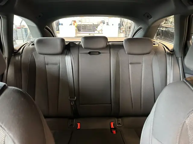 Audi A4 Avant view 12
