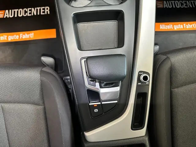 Audi A4 Avant view 11