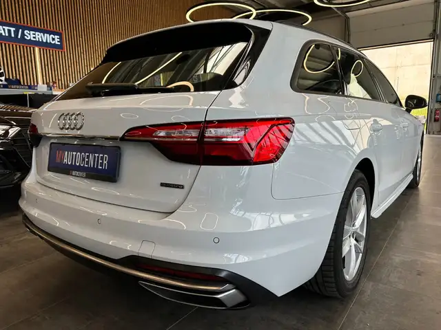 Audi A4 Avant view 2