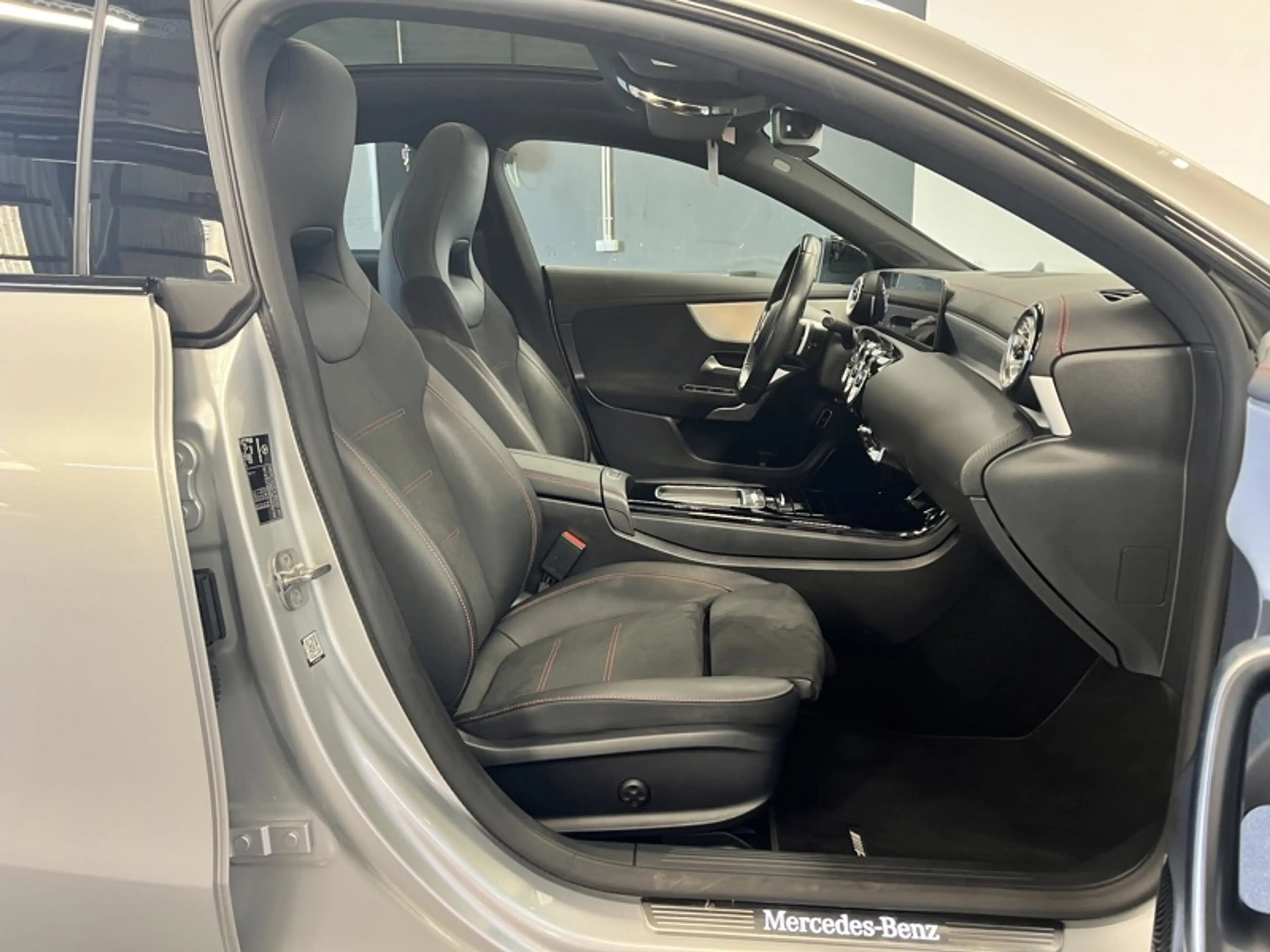 Mercedes-Benz CLA 180 d Coupé AMG Pack Night Toit Pano — photo 13