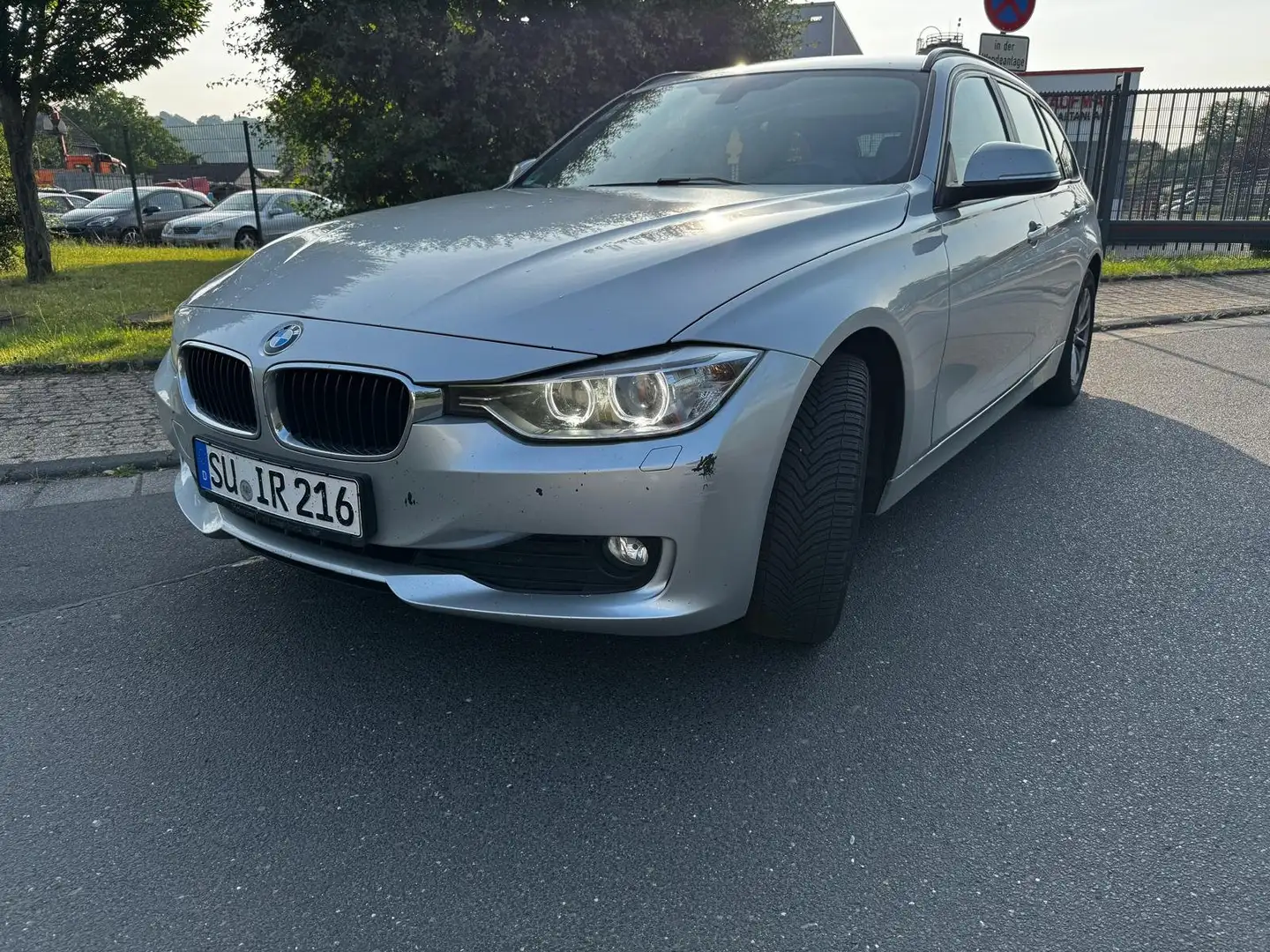 BMW 318 318d xDrive Touring Modern Line Silber - 1