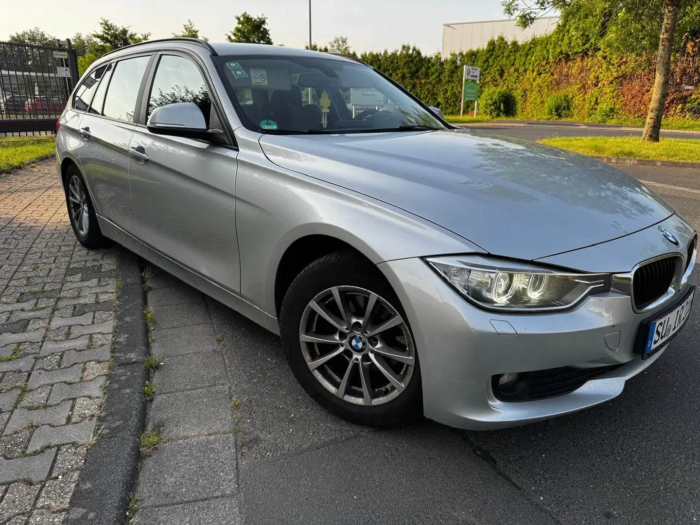 BMW 318 318d xDrive Touring Modern Line Silber - 2