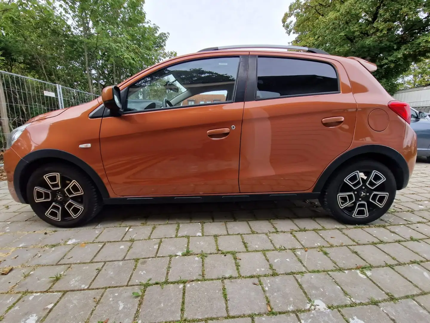 Mitsubishi Space Star Edition 100+ Oranje - 2