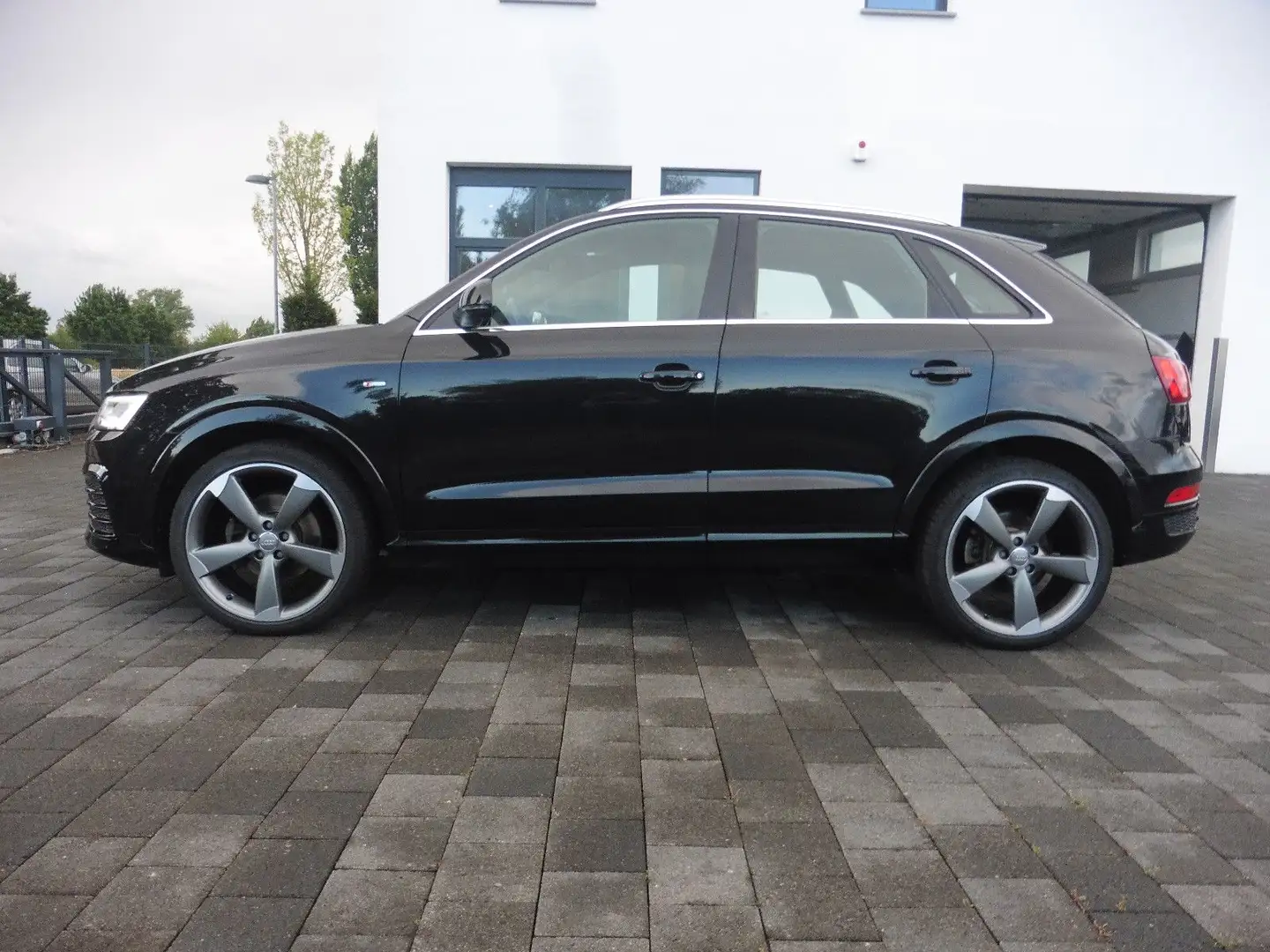 Audi Q3 sport quattro 3x S-line Alcant. Rotor20" AHK* Negro - 2