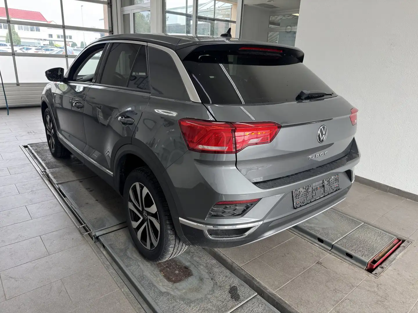 Volkswagen T-Roc 1.5 TSI DSG Active AHK*St.Hz*ACC*SHZ*NAVI Grijs - 2