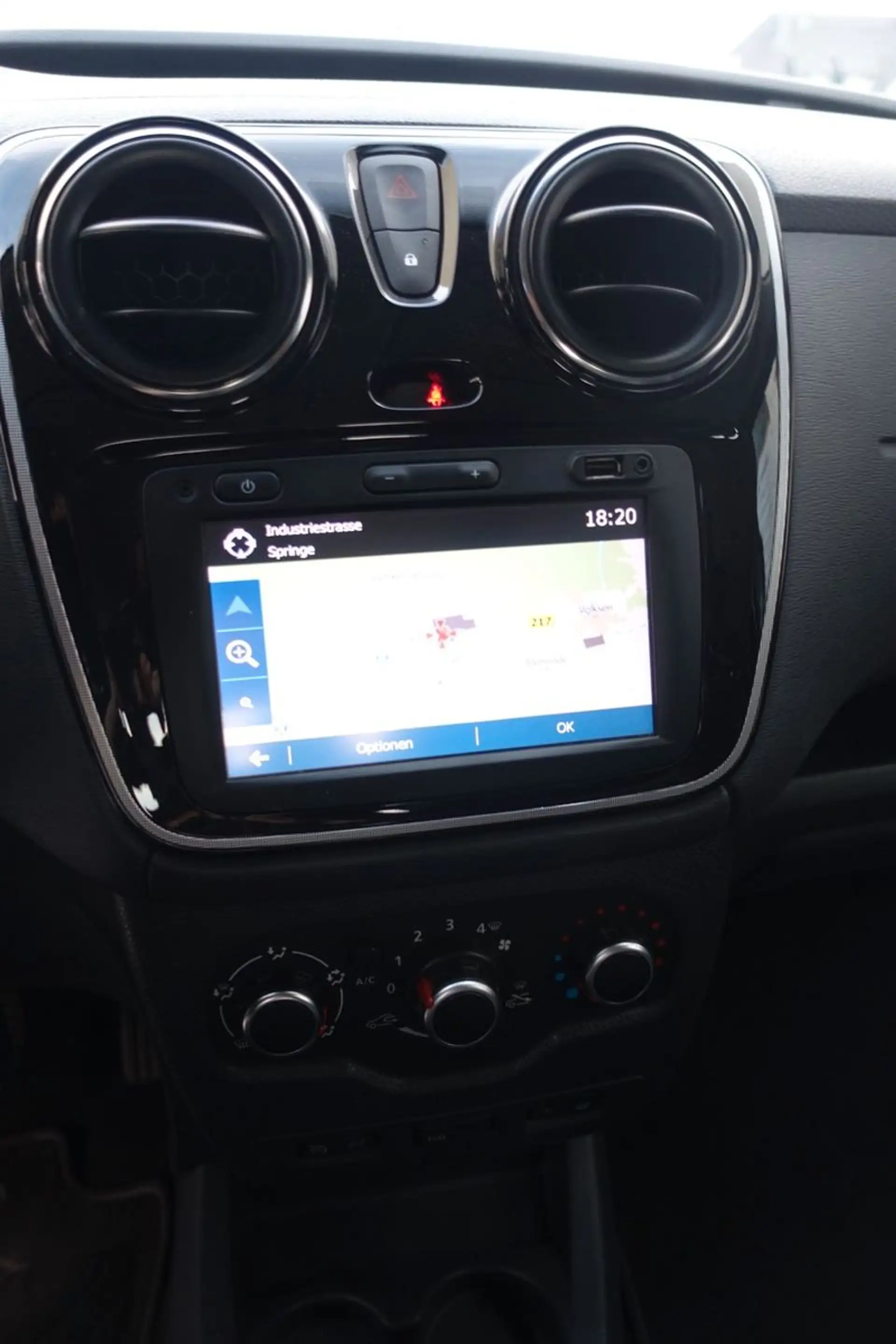 Dacia Dokker Stepway Celebration*NAVI*SHZ*AHK*TEMPOMAT — photo 13
