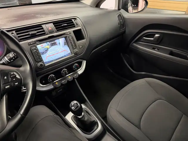Kia Rio view 6