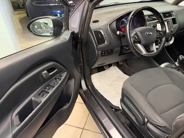 Kia Rio view 8