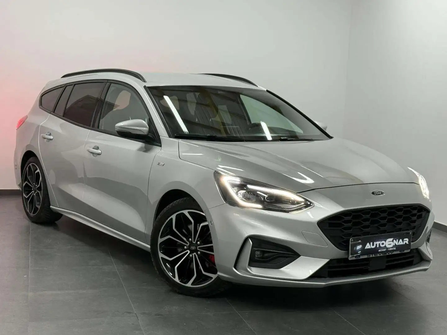 Ford Focus 1.5 EcoBlue ST-Line EU 6.2 - 1erMain - CarPlay Gris - 1