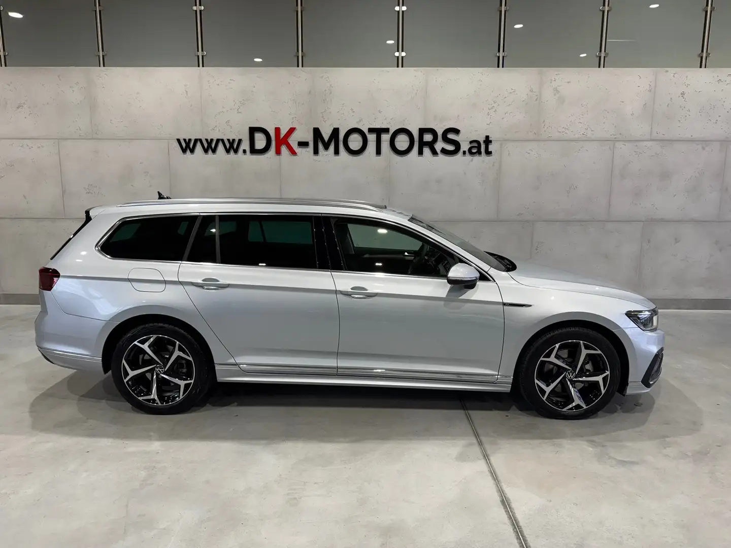 Volkswagen Passat Variant Elegance / R-Line / Navi / Pano / IQ Light / RFK Silber - 1