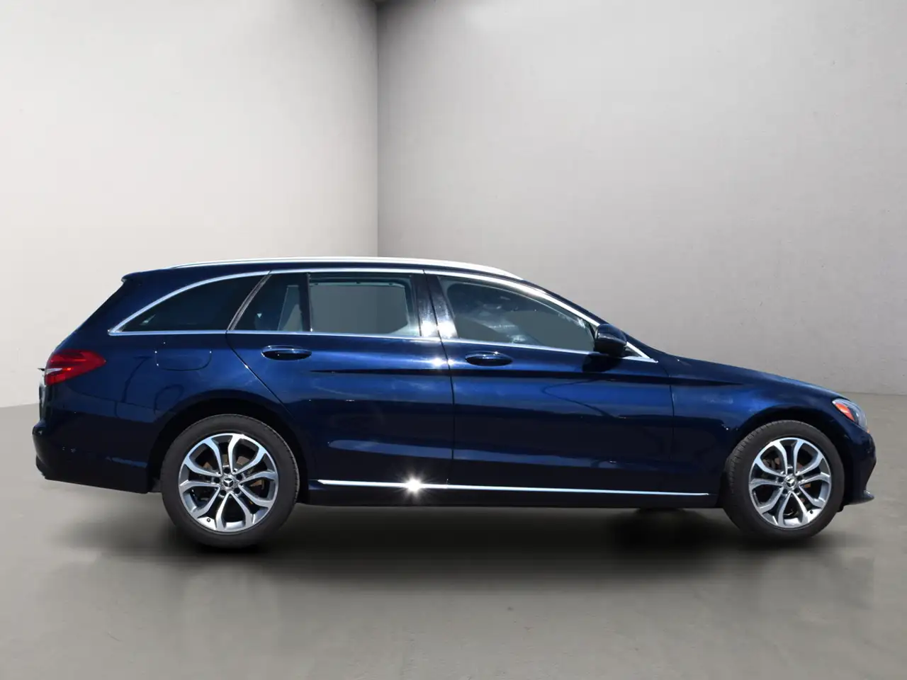 Mercedes-Benz C-Class снимка Mercedes-Benz C-Class