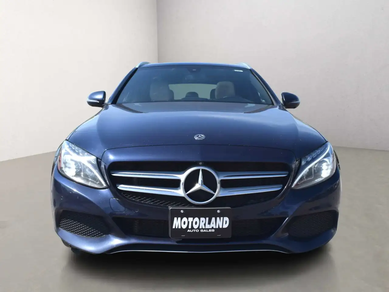 Mercedes-Benz C-Class снимка Mercedes-Benz C-Class