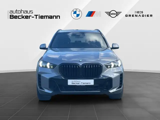 BMW X5 view 2
