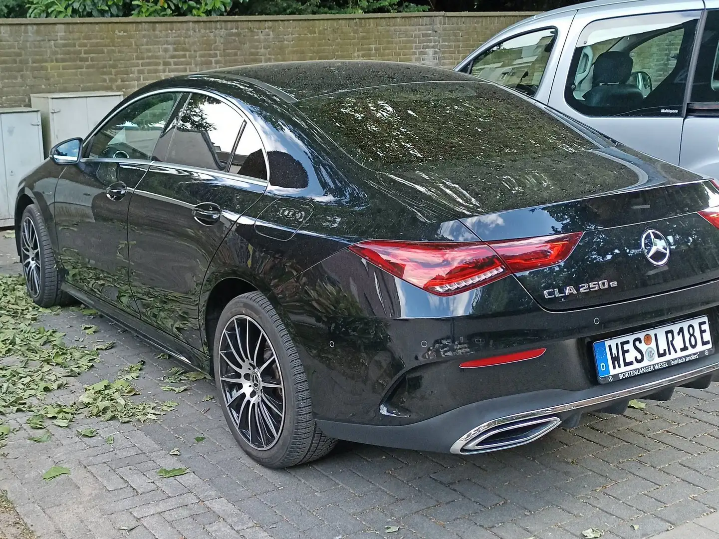 Mercedes-Benz CLA 250 CLA 250 e 8G-DCT AMG Line Schwarz - 1