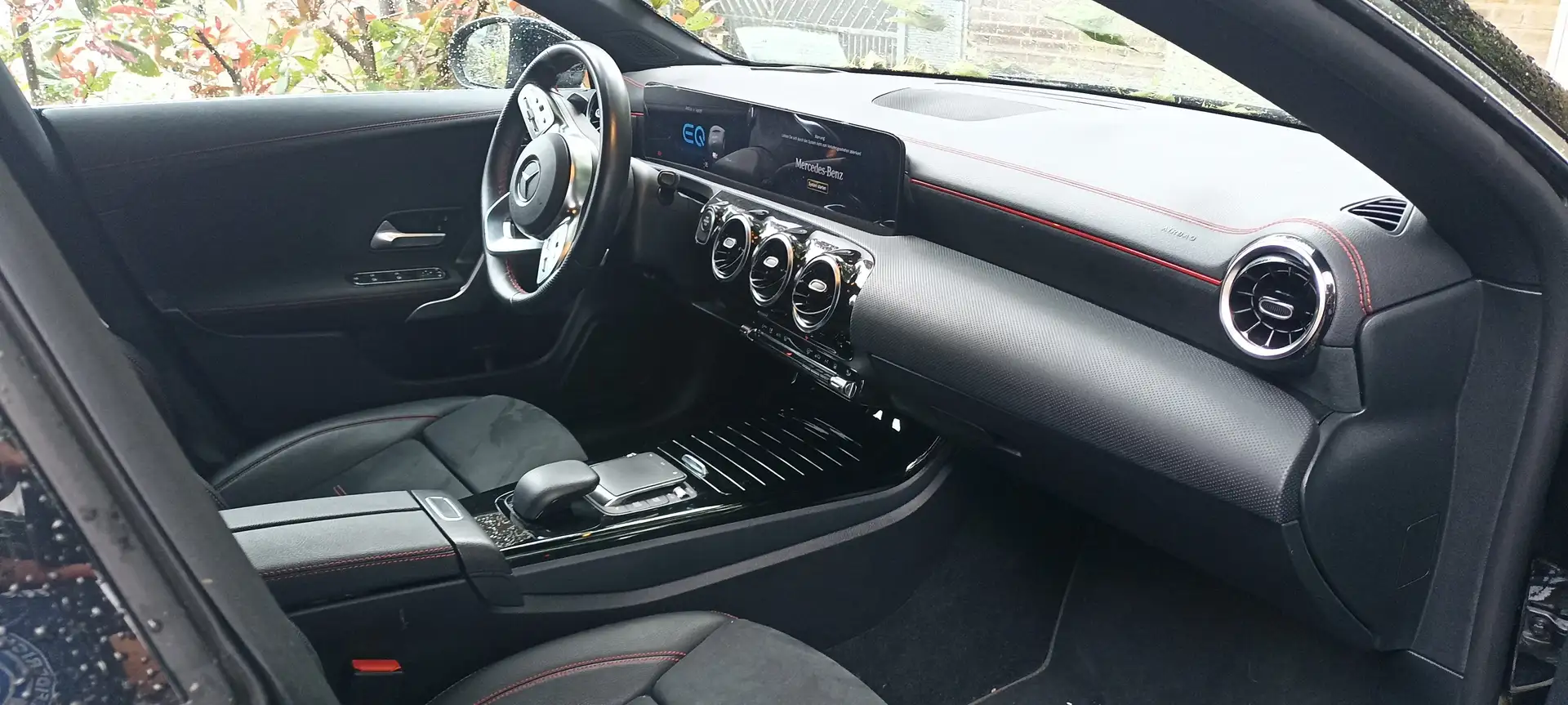 Mercedes-Benz CLA 250 CLA 250 e 8G-DCT AMG Line Schwarz - 2