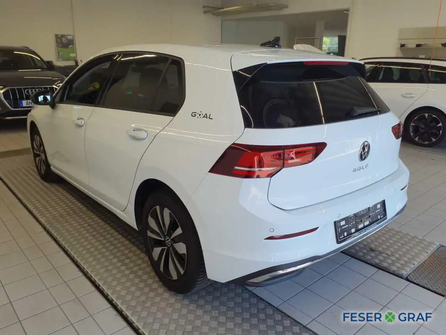 Volkswagen Golf VIII GOAL 2.0 TDI DSG 150PS Weiß - 2