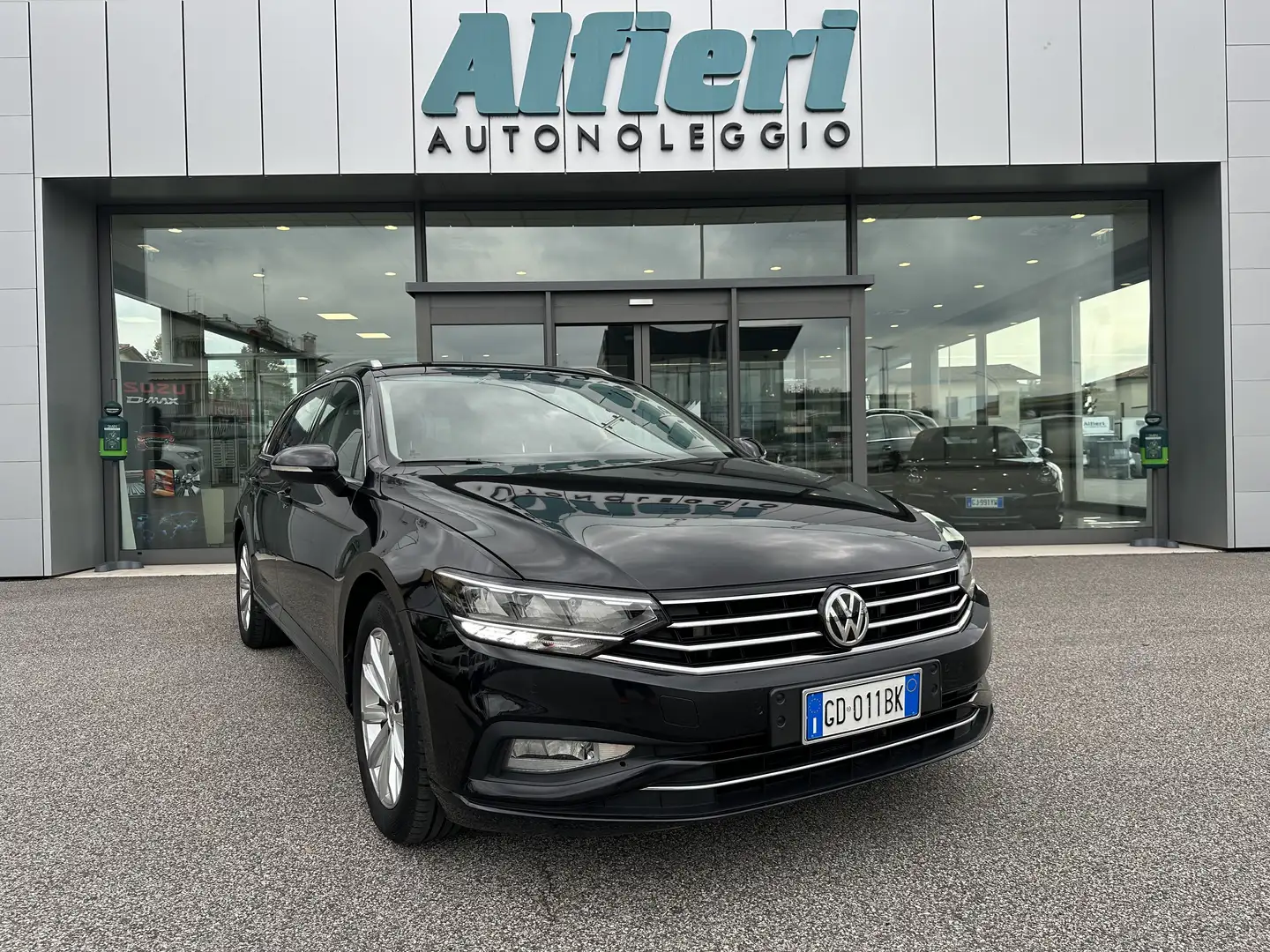 Volkswagen Passat Variant 2.0tdi Execut 150cv 6/M Navi '17 Camera Gancio Iva crna - 1